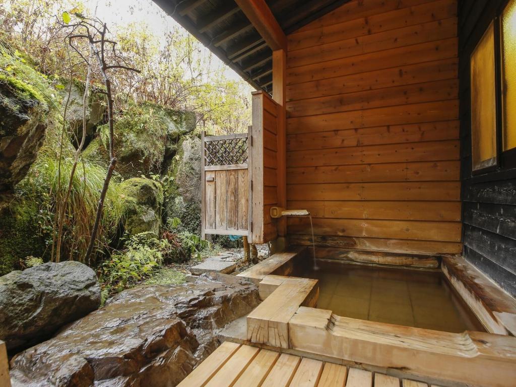 Hot spring bath