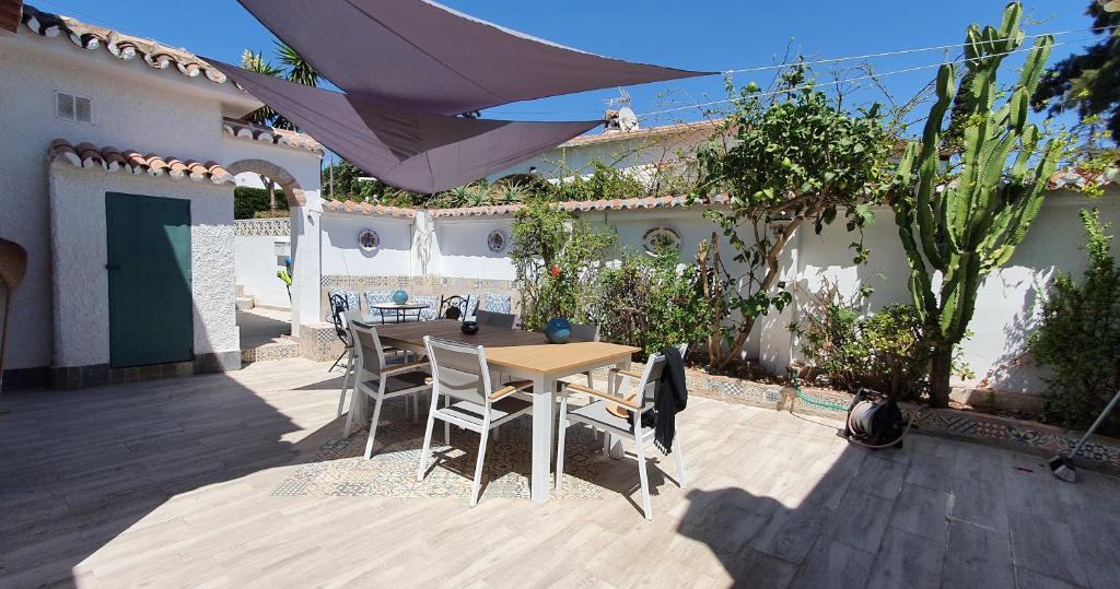 Casa Blue Vista, beachside villa photo
