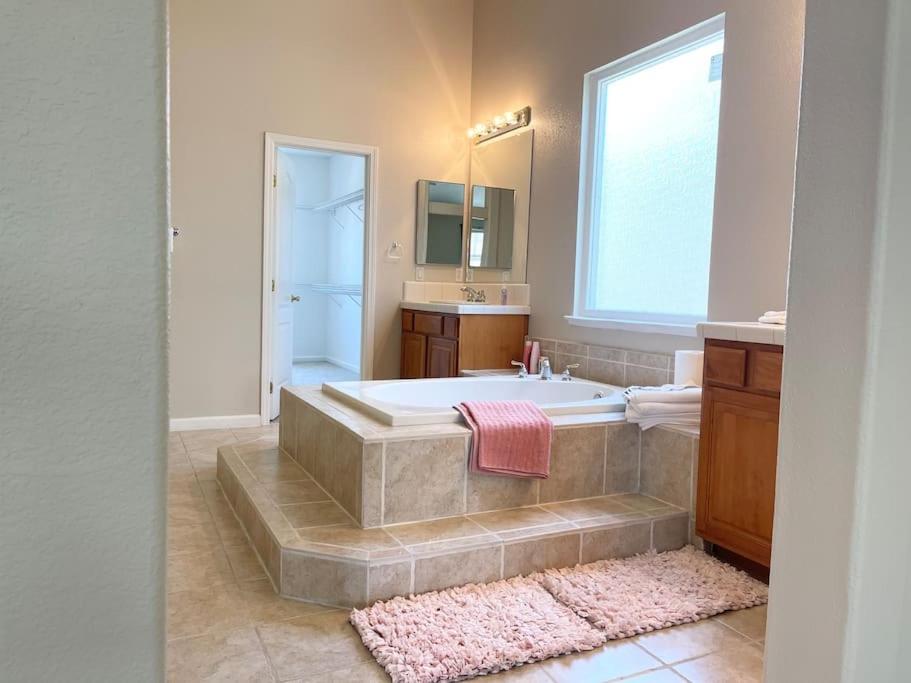 LAKE view Elk Grove house 3300 sqf 5 bedrooms
