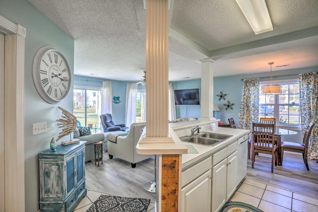 Ground-Floor Condo Walk to Pool, Drive to Beach!, Calabash