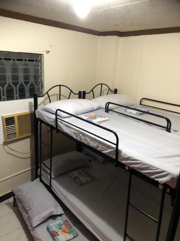 THE MANSION - 24-HOUR Near AirPort Hostel 4 Backpackers photo