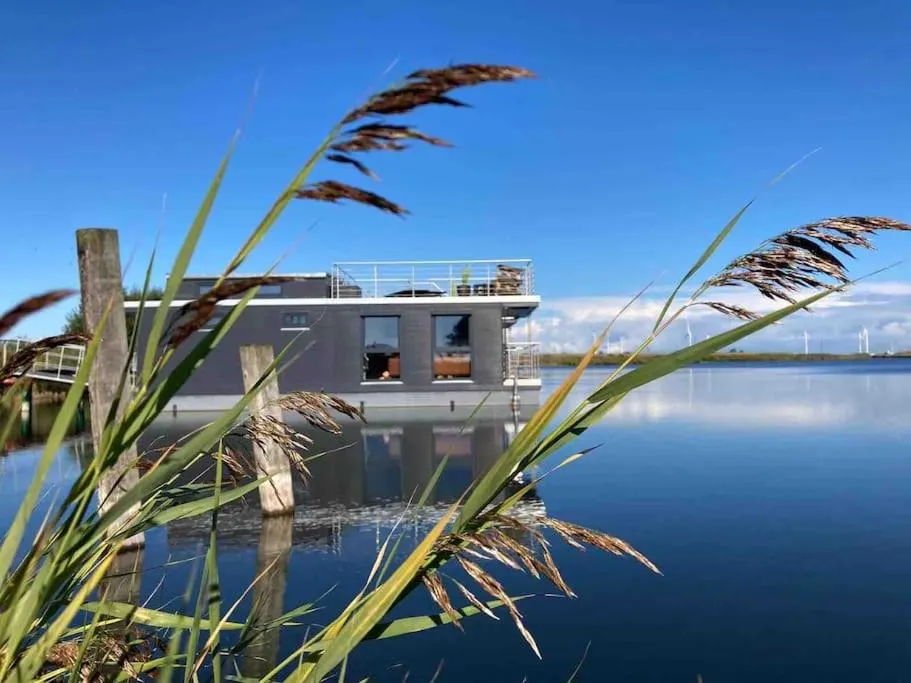 Hausboot Fritz im Wangermeer, hotel in Wangerland