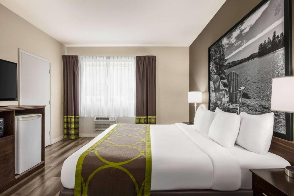 Super 8 By Wyndham Sarnia On photo