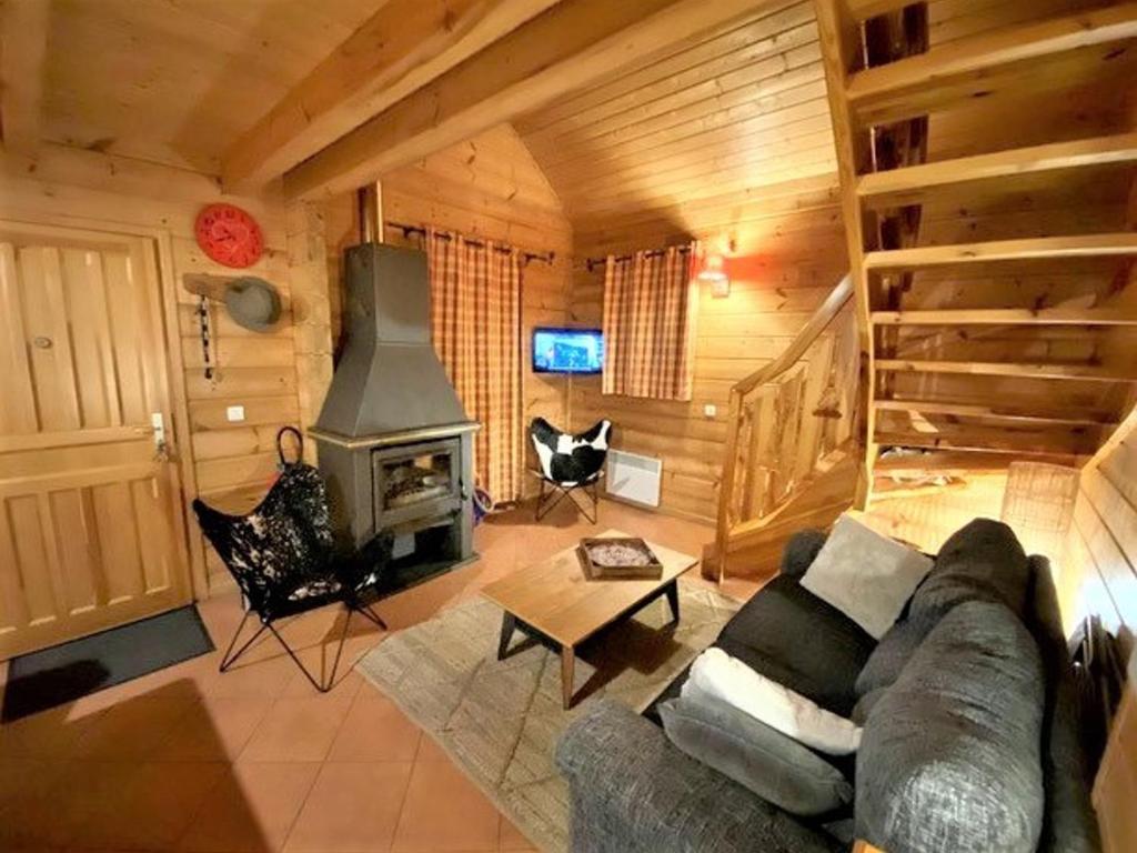 Chalet 5 pièces avec terrasse et parking - FR-1-504-624 - 2