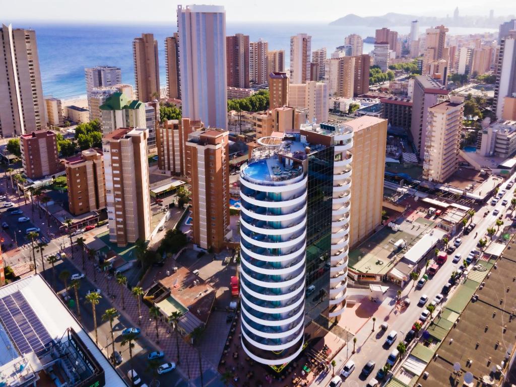 Hotel Gold Arcos 4 Sup - Modern Luxury Experience — Hotel building in Benidorm, Valencian Community
