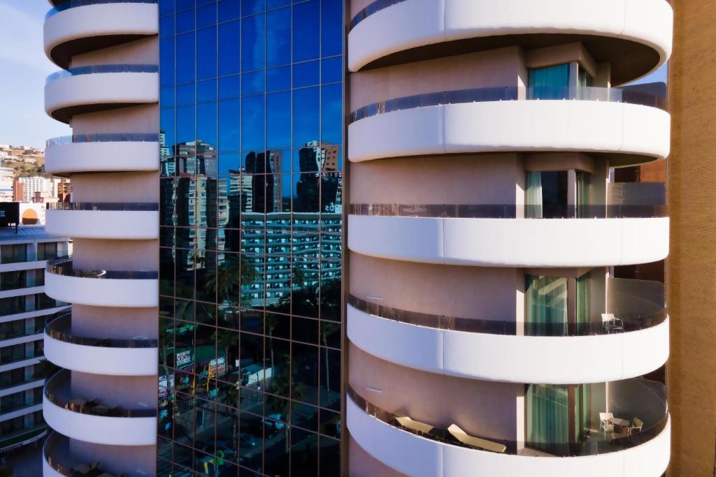 Hotel Gold Arcos 4 Sup - Modern Luxury Experience — Hotel building in Benidorm, Valencian Community