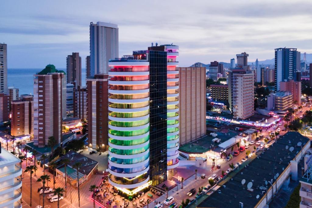 Hotel Gold Arcos 4 Sup - Modern Luxury Experience — Hotel building in Benidorm, Valencian Community