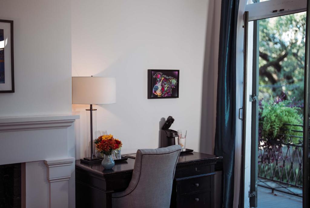 Royal Frenchmen Hotel and Bar photo
