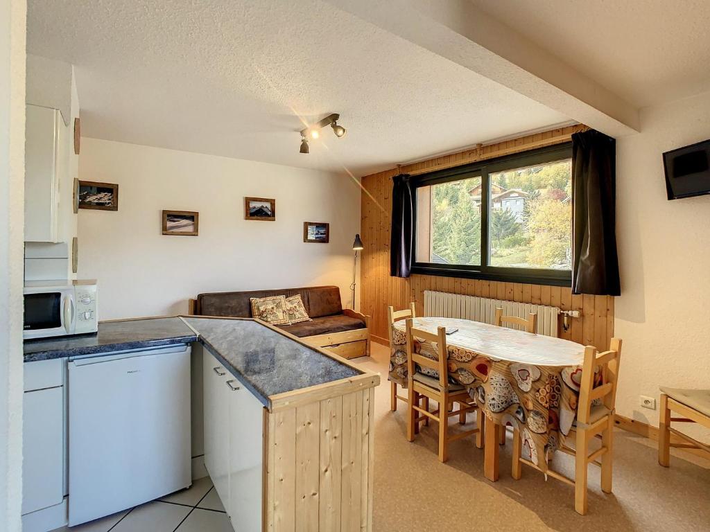 Studio lumineux 35m², 1 étoile, proche pistes, balcon, WiFi gratuit - FR-1-417-22 - 2