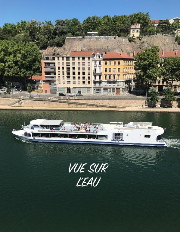 Vue sur l'eau, Lyon