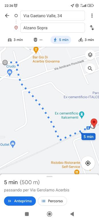 Supercentral one room flat, 16 min to Bergamo airport photo