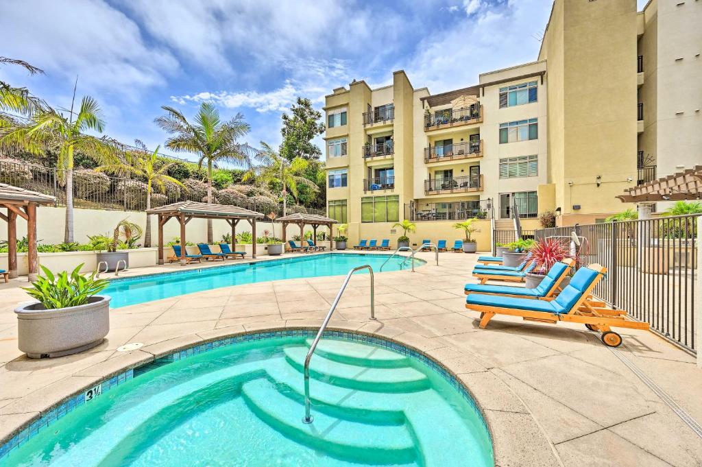 Breezy Oceanside Condo Less Than half Mi to Beach!, Oceanside
