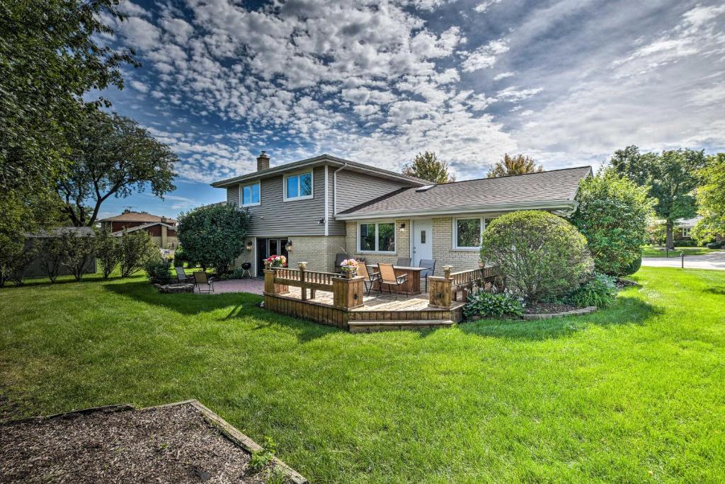 Schaumburg Townhome about 30 Miles to Chicago! (IL) reviews, prices