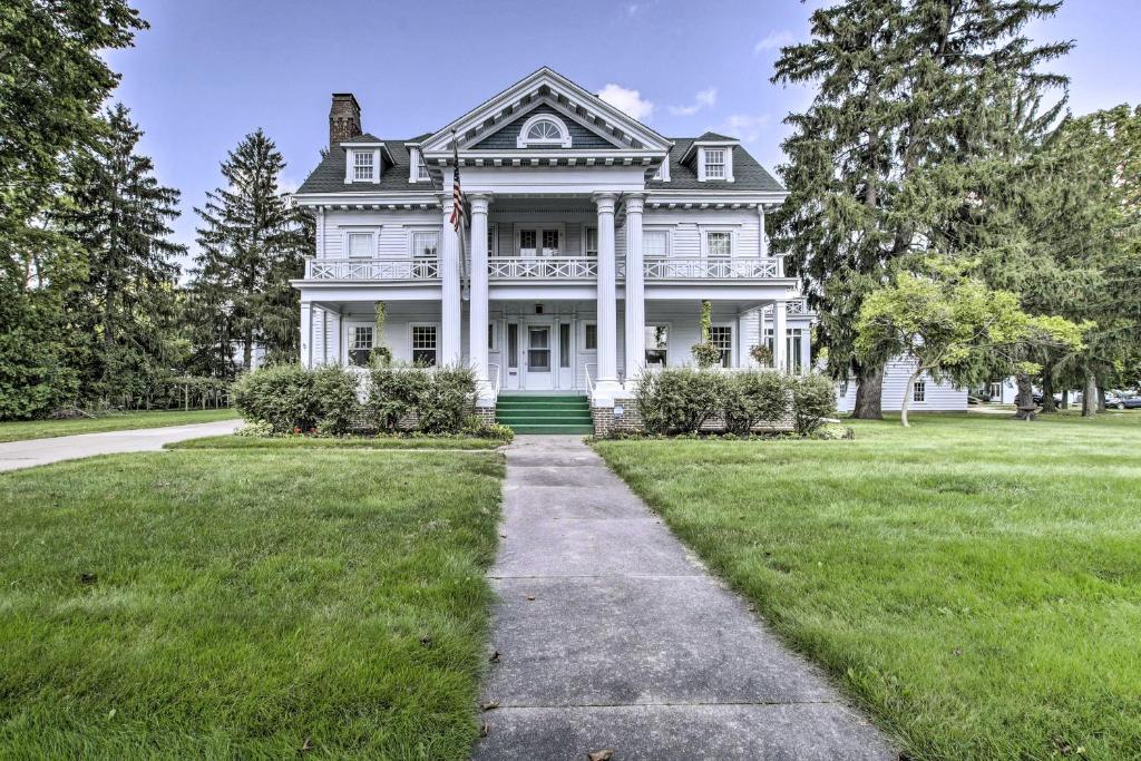 Historic Reedsburg Sanctuary with Home Library! (WI) reviews, prices