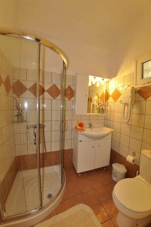 Mazis Apartments — Hotel rooms in Agios Gordios, Ionian Islands