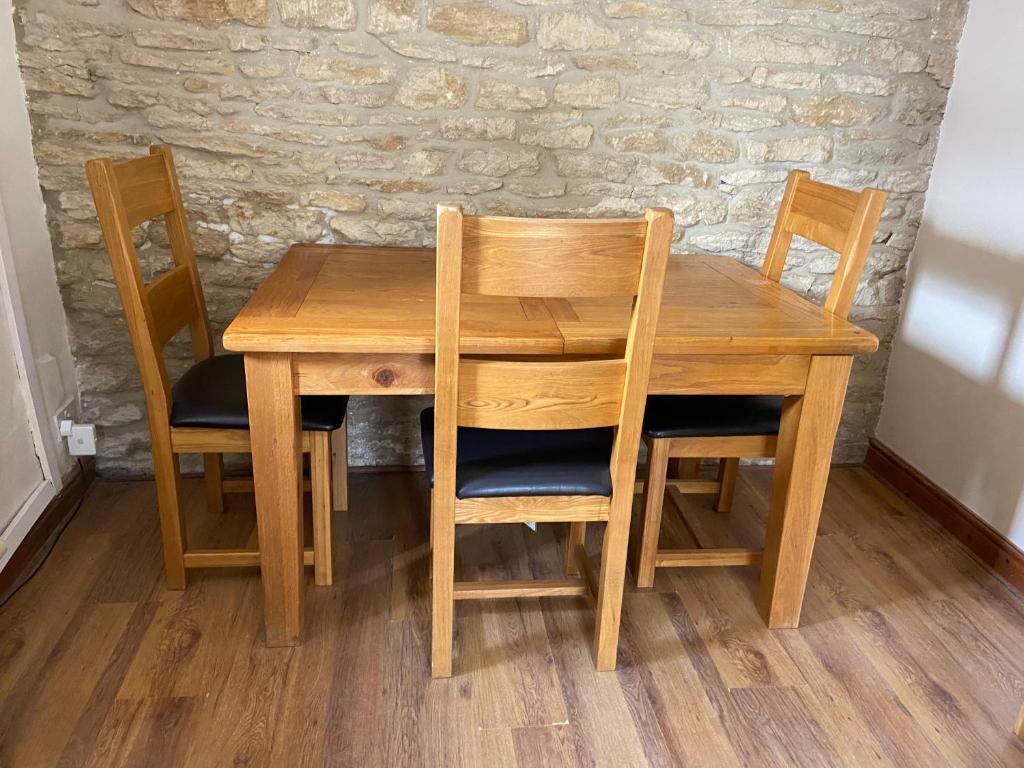 Tupenny Cottage, Cotswold Water Park photo 7