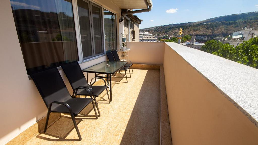 Big Terrace apartment on Liberty Square photo