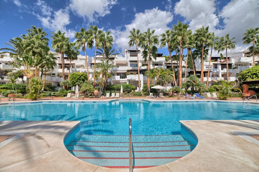 BRIGHT NEW APARTMENT IN PUENTE ROMANO - 1