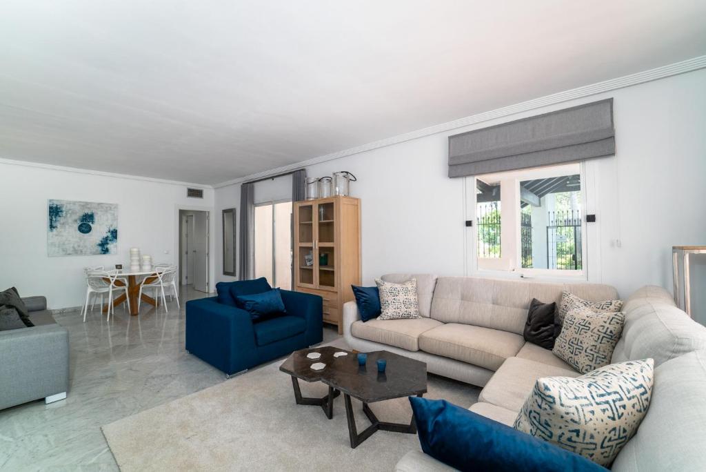 BRIGHT NEW APARTMENT IN PUENTE ROMANO - 3