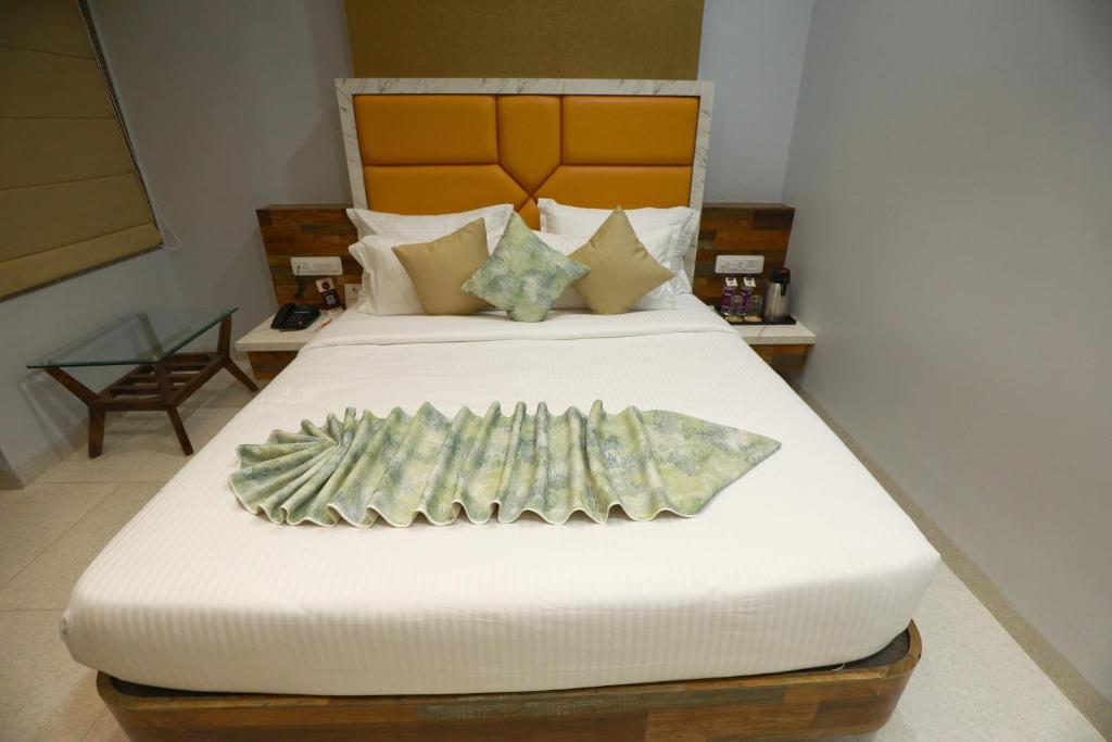 HOTEL THE GRANDLADHUKARA photo