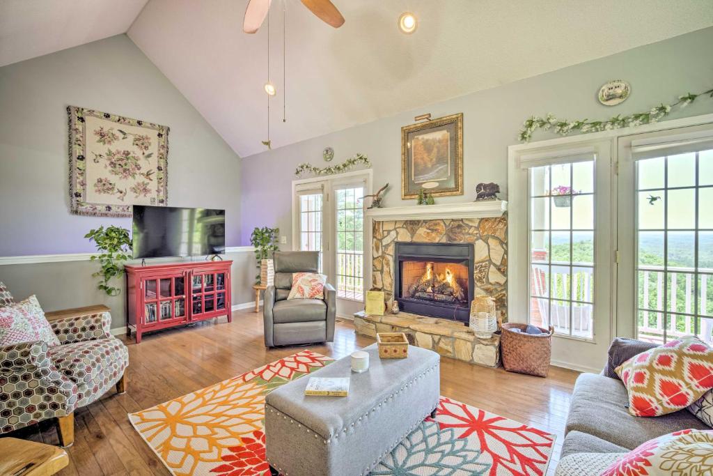 Eclectic Ranger Home with Mtn Views and Hot Tub!, Ranger