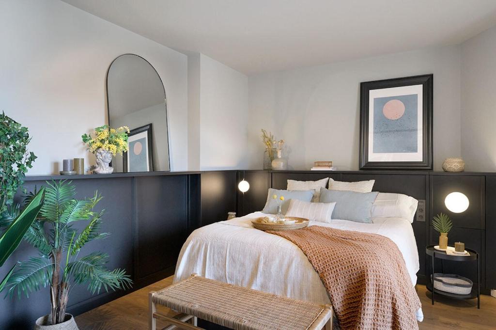 Home in Rolling Meadows Host by Kenneth