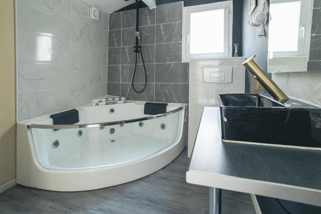 Jacuzzi Terrasse Centre Narbonne - 5