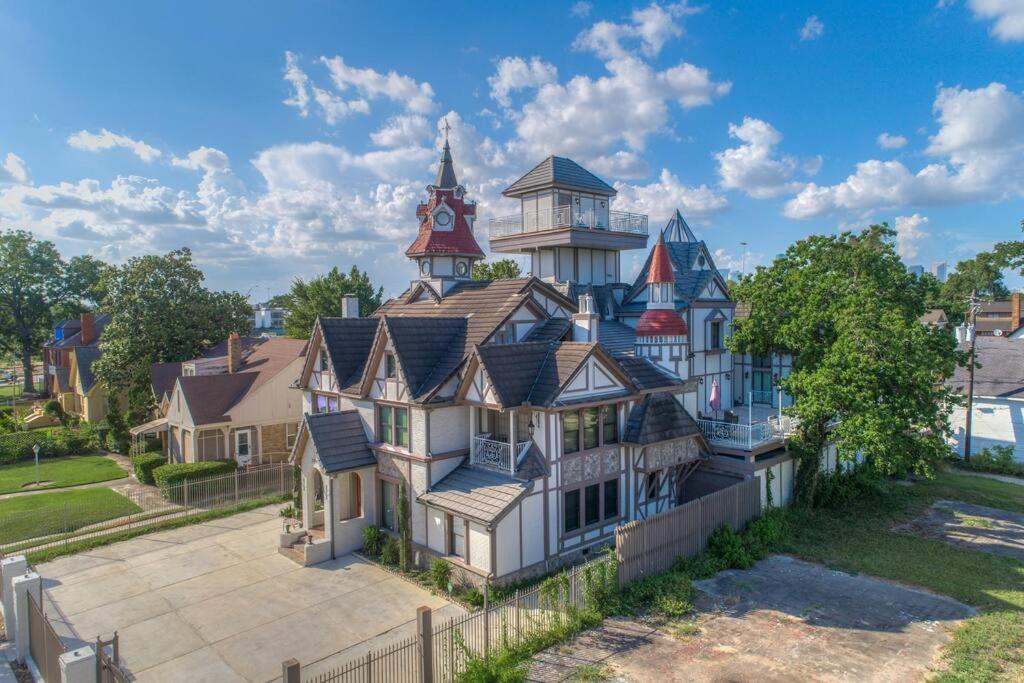 Villa with 8 bedrooms and heated swimming pool — Hotel in Houston (TX)