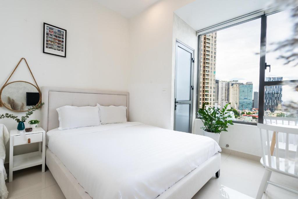 Infinity Pool Signature - Saigon Rivergate photo