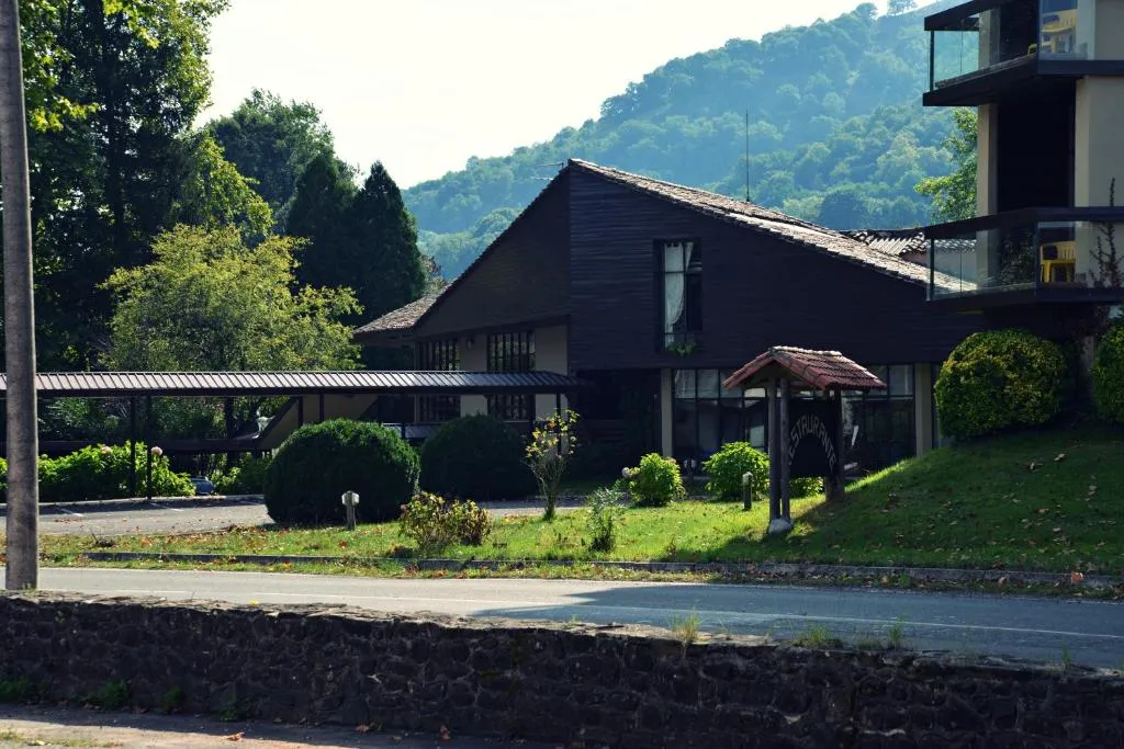 Hotel Baztan，位于Garzáin的酒店
