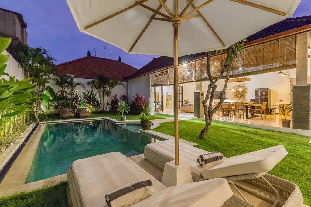 Charming 3 Bedrooms Villa Beach Walking Distance — Hotel in Bali