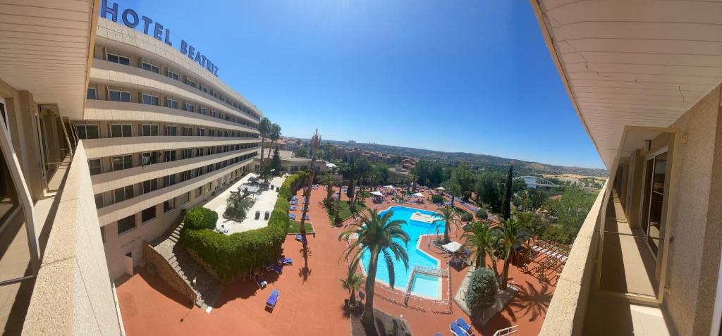 Swimming pool, Beatriz Toledo Auditorium & Spa in Toledo