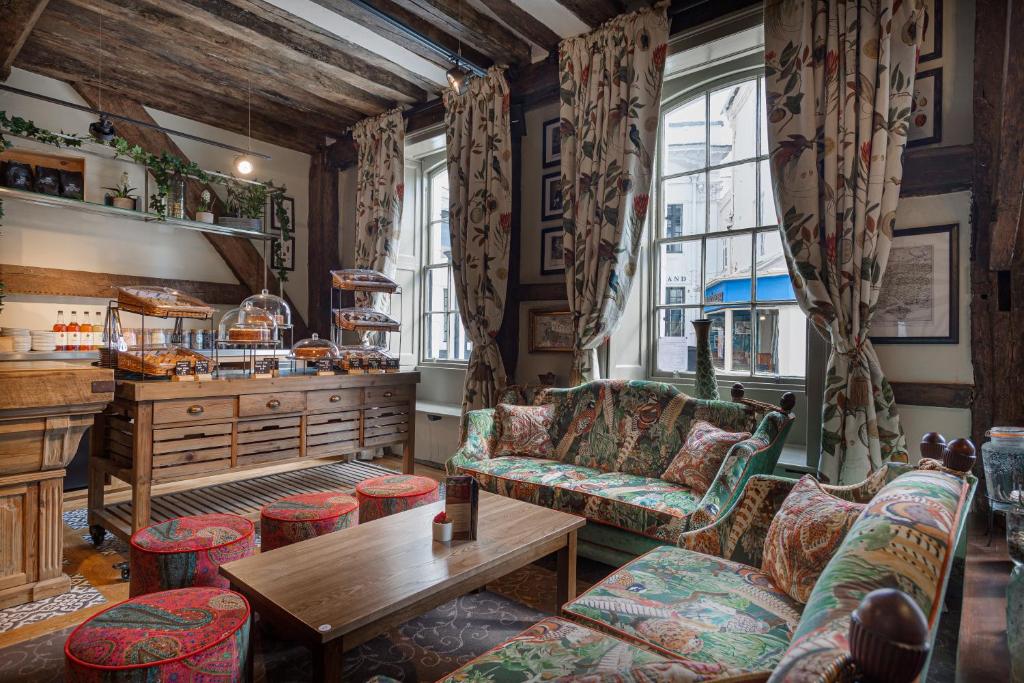 The White Horse Hotel, Romsey, Hampshire photo