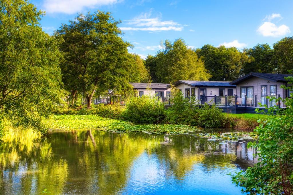 Lakeside Lodge, Green Hill Farm Holiday Village, Salisbury