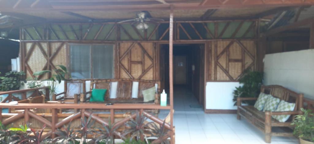 Lilys Guesthouse photo