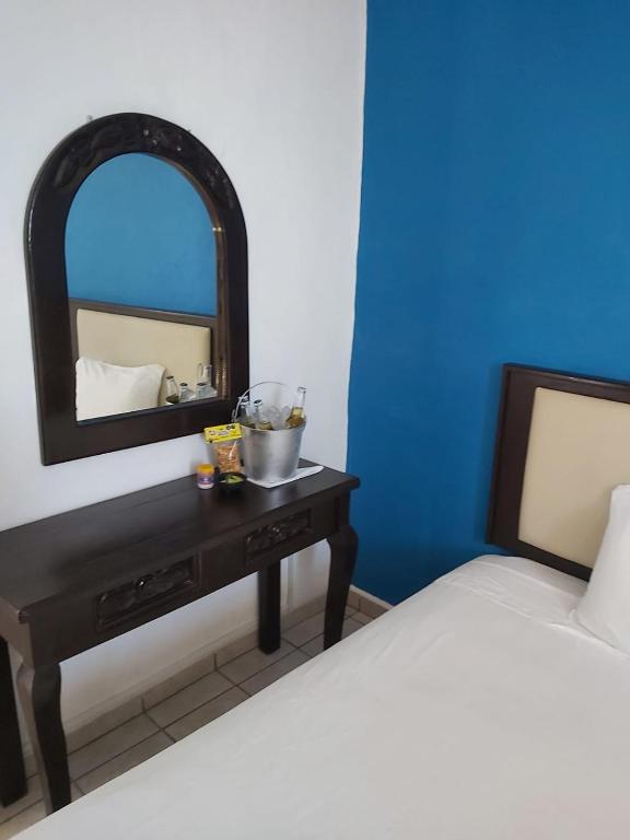 HOTEL BLUE - 2