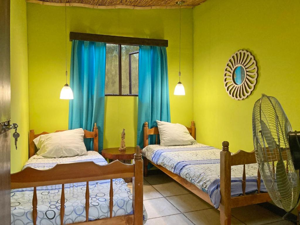 Montana Linda Hostel Orosi photo