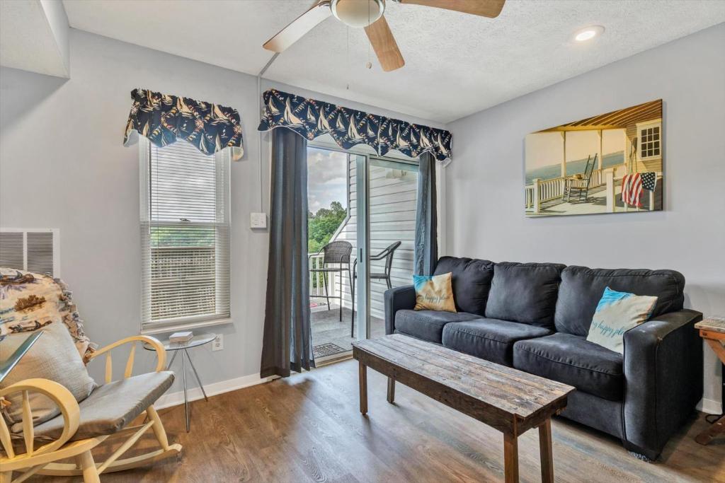 Sunset Landing, Moneta