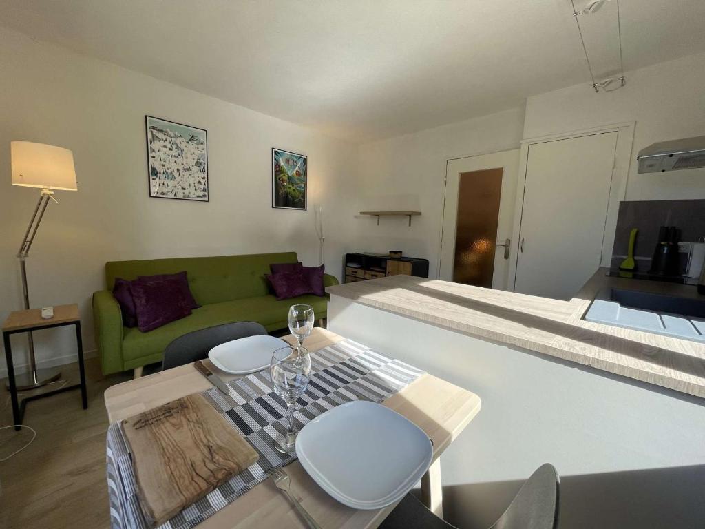 Appartement cosy à Serre-Chevalier, proche pistes, terrasse, parking, 2 étoiles, 2 pers. - 4