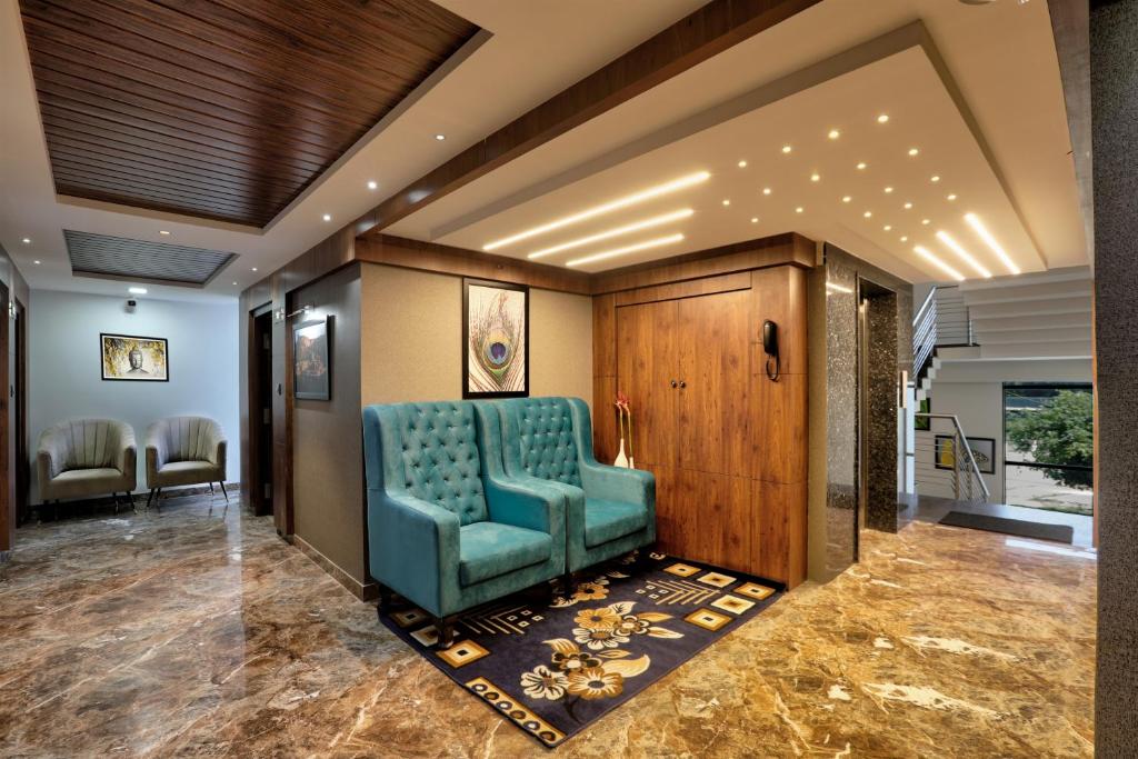 Lexus Inn photo