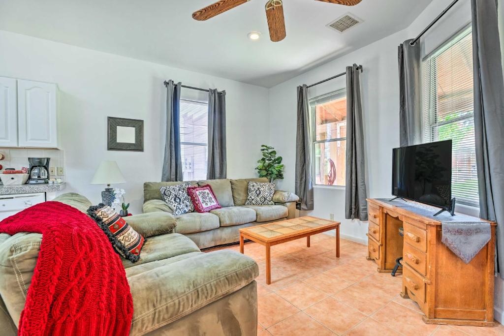 Cozy and Relaxing Eloy Apartment with Pool Access, Eloy