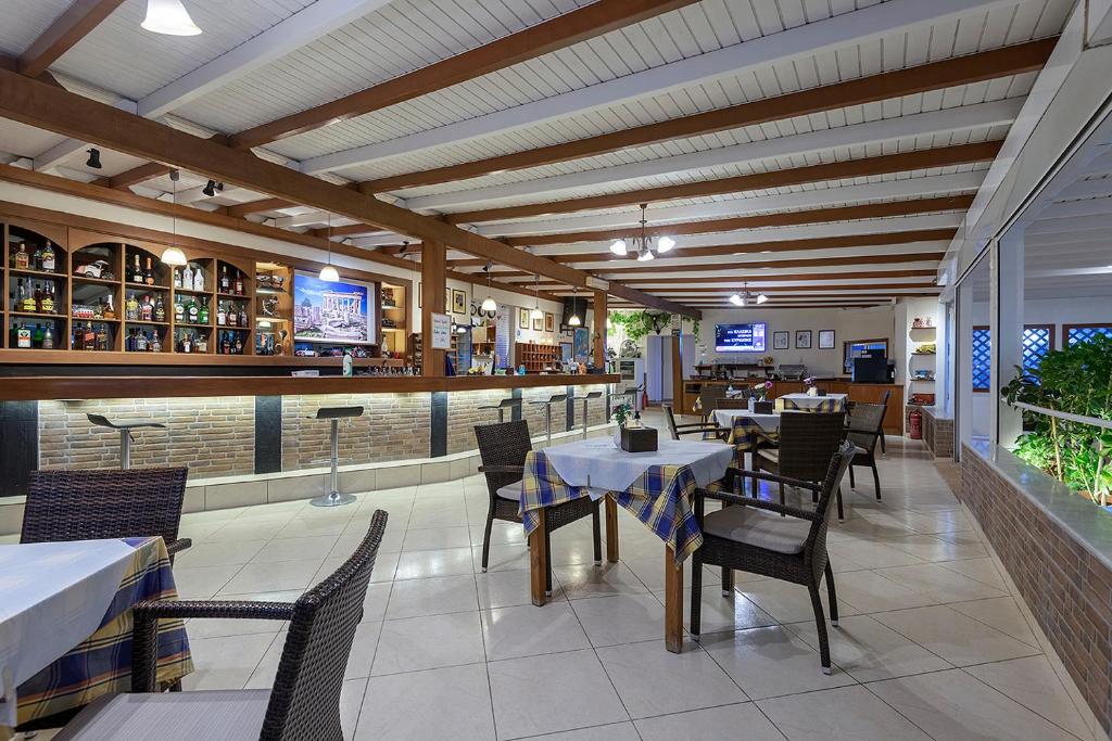 Mammis Beach Hotel — Restaurant & bars in Kardamena, South Aegean