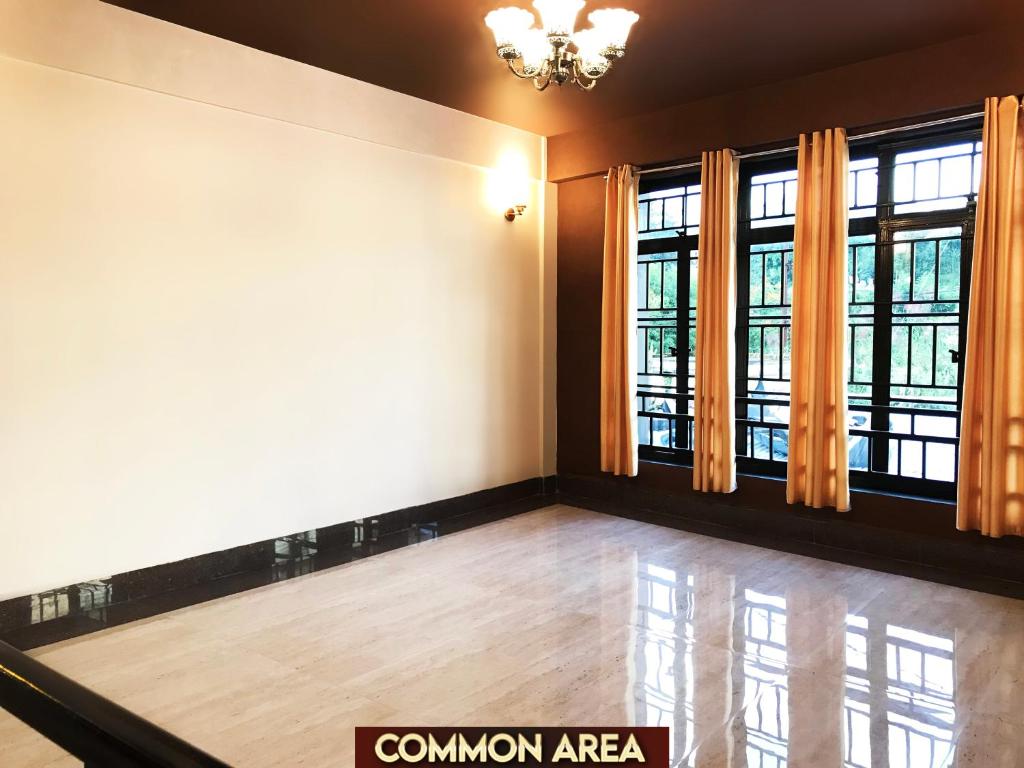 Shared lounge/TV area, Gracious Lodge in Shillong