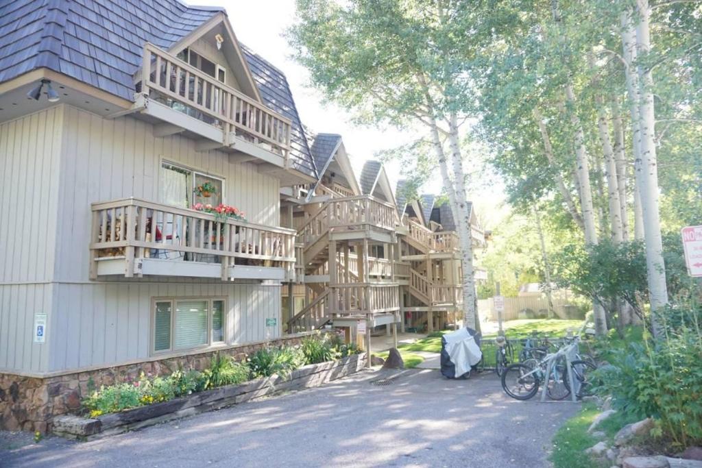Dean St Condos, Aspen