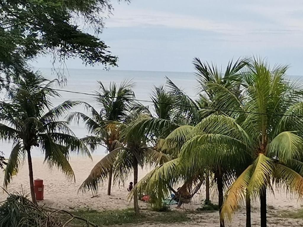 By The Sea Batu Ferringhi Beach Front Apartment Suite photo