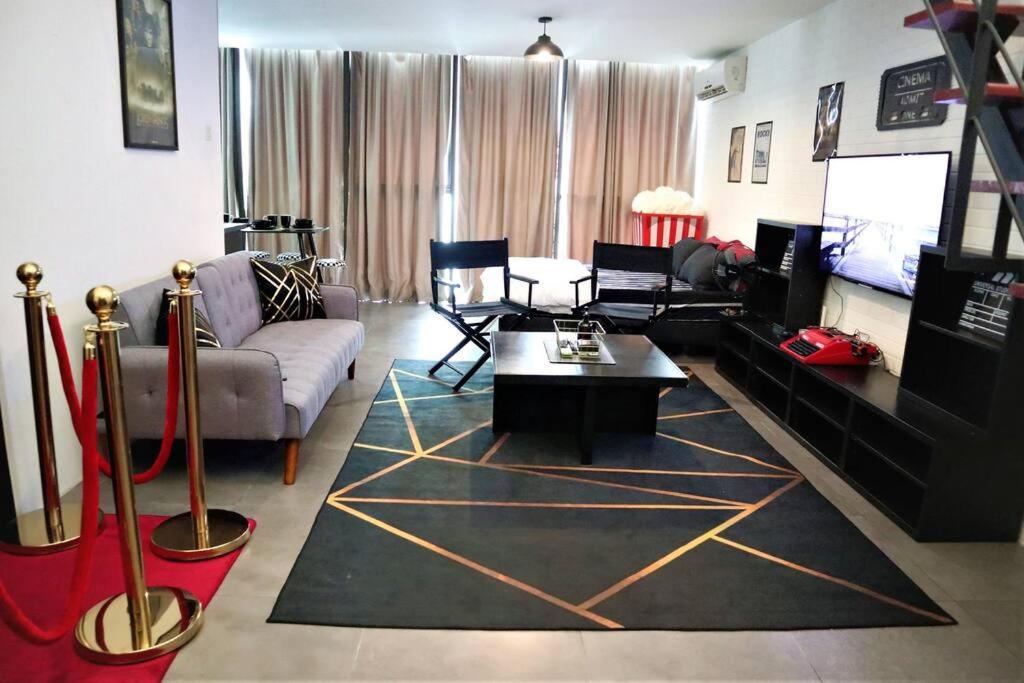 Hollywood Loft 6-7pax,5mins to Kidzania, IKEA, 1U photo