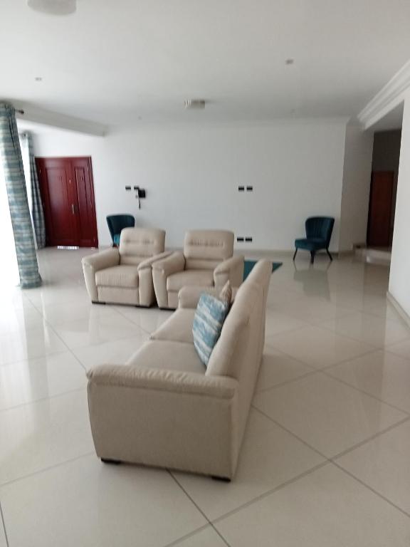 KATY'S PLACE - Caters for 1 family at a time, Accra