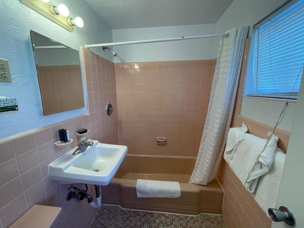 American Safari Motel photo