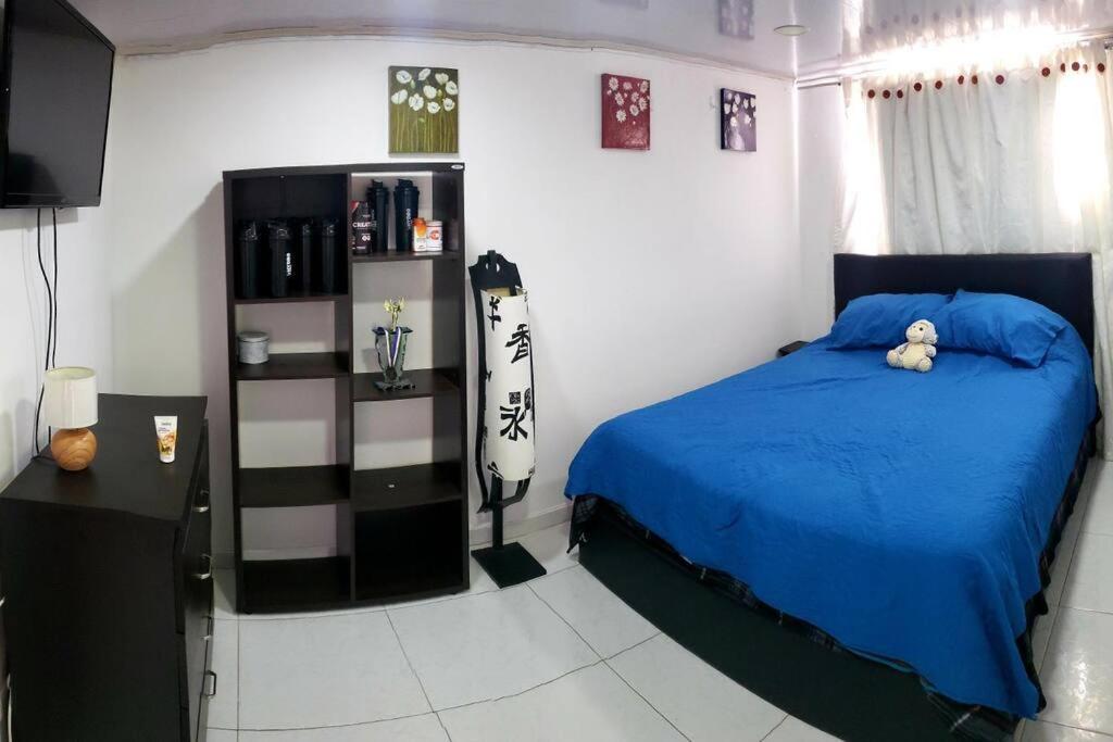 Apartamento en completo y privado con parqueadero, cerca al aeropuerto y ubicado sobre avenida princ photo