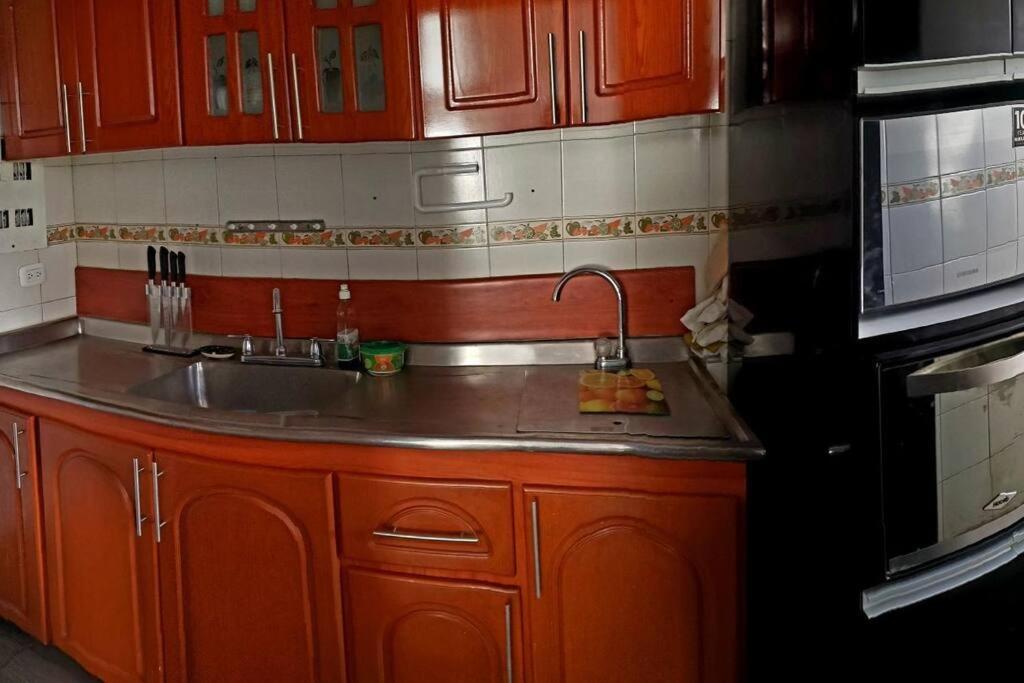 Apartamento en completo y privado con parqueadero, cerca al aeropuerto y ubicado sobre avenida princ photo